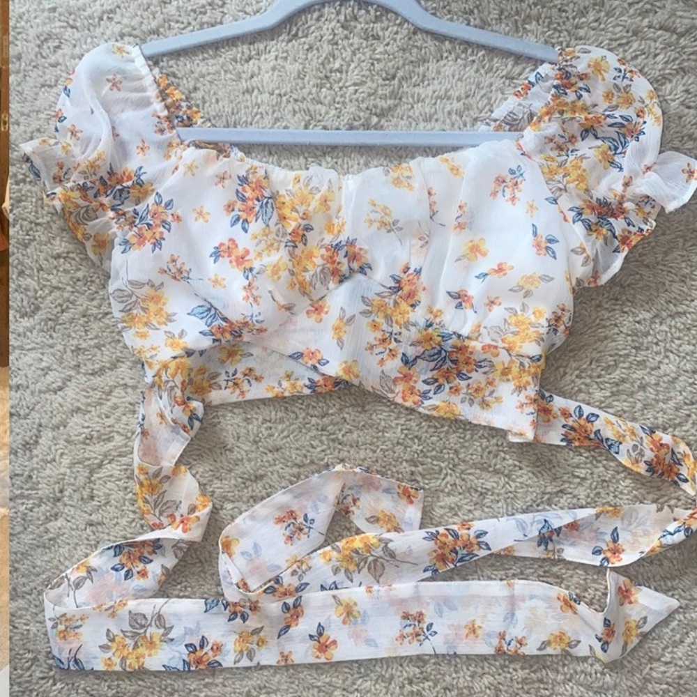 Floral cropped shirt
